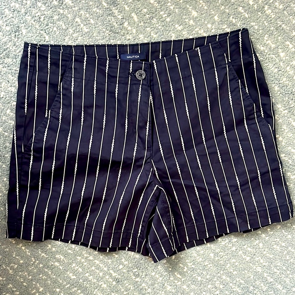 Nautica Women’s Mid Rise Twill 5” Shorts Navy & White Stripes